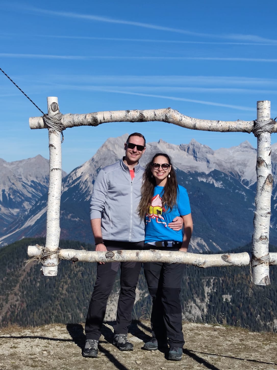 Marco Agostini com a esposa nos Alpes