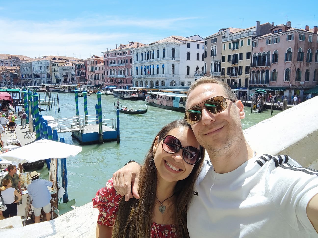 Marco Agostini com a esposa em Veneza
